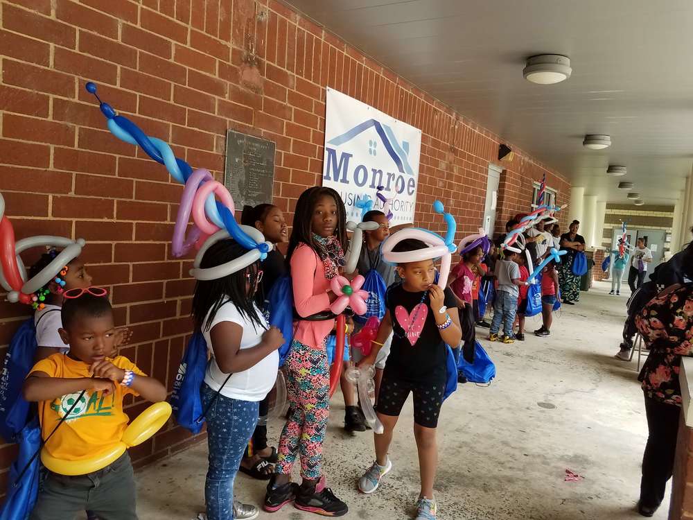 kids with their shaped balloons